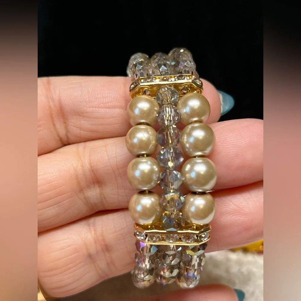 Gorgeous elegant old world charm cuff bangle - Picture 9 of 9